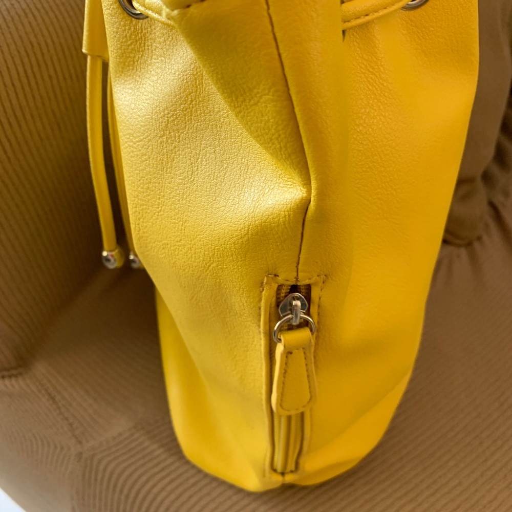 Handbag - Picture 2 of 8